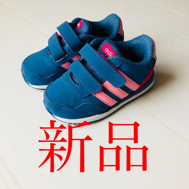 adidas(アディダス)のアディダス キッズスニーカー 新品 送料込 キッズ/ベビー/マタニティのベビー靴/シューズ(~14cm)(スニーカー)の商品写真