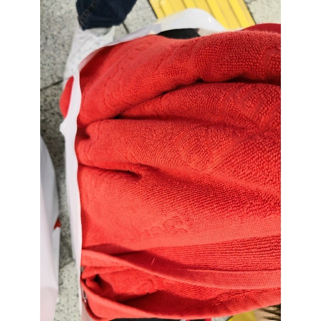 Supreme(シュプリーム)のSupreme
Debossed Logo Beach Towel
Red レディースのレディース その他(その他)の商品写真