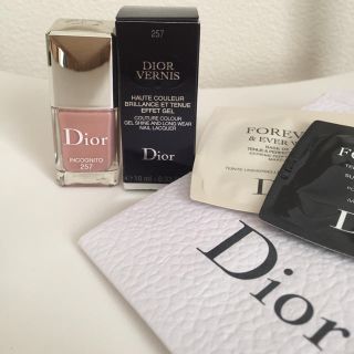 ディオール(Dior)の☆新品Dior ヴェルニ☆人気色257☆サンプルお付けします(マニキュア)