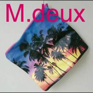 エムドゥー(M.deux)のM.deux ヤシ柄フォトプリント×ボーダークラッチバッグ(クラッチバッグ)