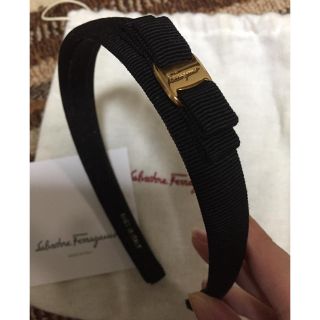 サルヴァトーレフェラガモ(Salvatore Ferragamo)のフェラガモ 正規品 美品 カチューシャ ブラック(カチューシャ)