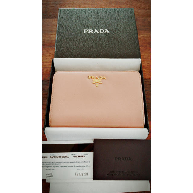 PRADA(プラダ)の PRADA　プラダ 二つ折り財布 SAFFIANO レディースのファッション小物(財布)の商品写真