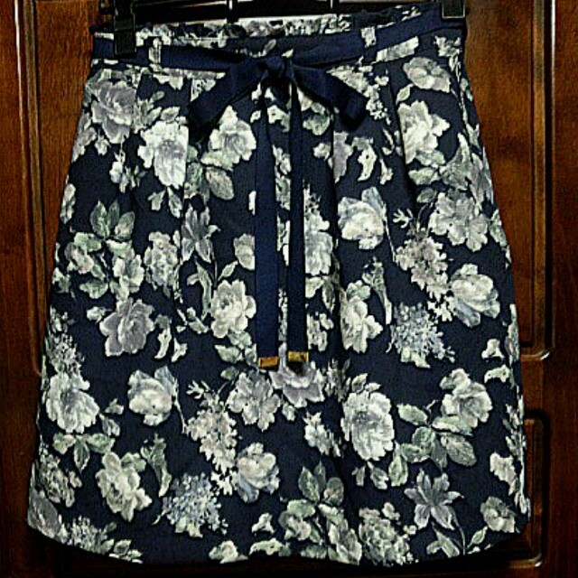 MISCH MASCH(ミッシュマッシュ)のウエストフリル♡花柄スカート レディースのスカート(ひざ丈スカート)の商品写真