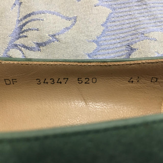 Ferragamo(フェラガモ)のmoca様専用フェラガモ  パンプス  4ハーフD レディースの靴/シューズ(ハイヒール/パンプス)の商品写真
