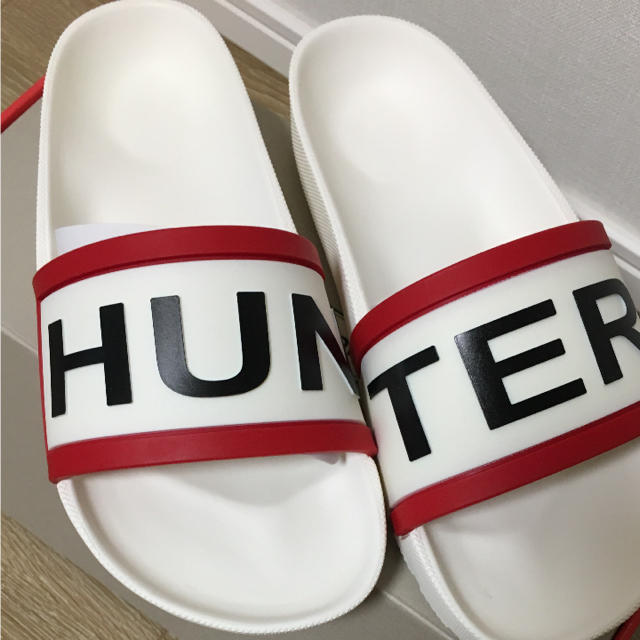 HUNTER(ハンター)のタイムセール！23.5cm【新品】HUNTER シャワーサンダル 白 レディースの靴/シューズ(サンダル)の商品写真