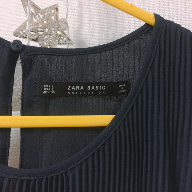 ZARA(ザラ)のZARA プリーツノースリーブブラウス レディースのトップス(シャツ/ブラウス(半袖/袖なし))の商品写真