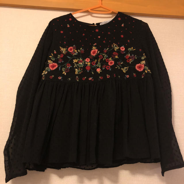 ZARA(ザラ)のZARA 刺繍チュニック レディースのトップス(シャツ/ブラウス(長袖/七分))の商品写真