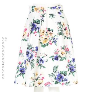 ジルバイジルスチュアート(JILL by JILLSTUART)のジルバイジルスチュアート ビッグフラワープリントボタニカルスカート0706102(ひざ丈スカート)