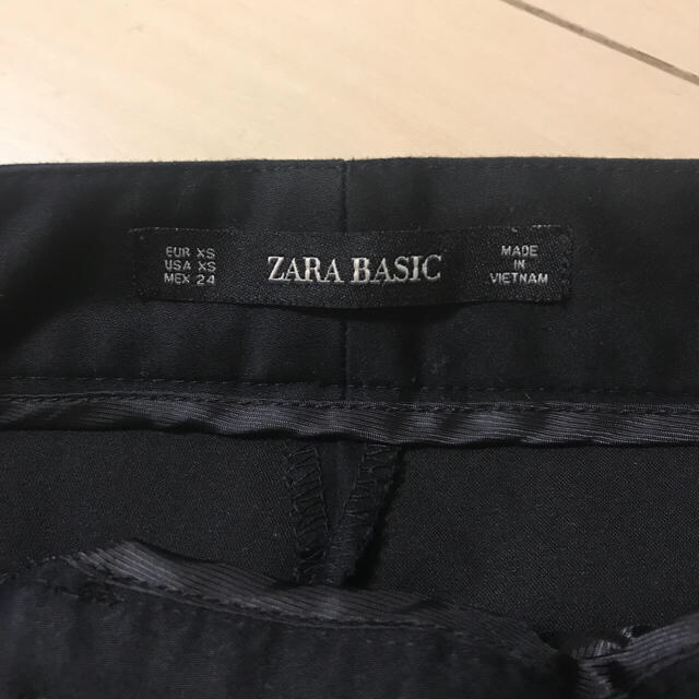 ZARA(ザラ)のZARA BASIC 黒パンツ レディースのパンツ(カジュアルパンツ)の商品写真