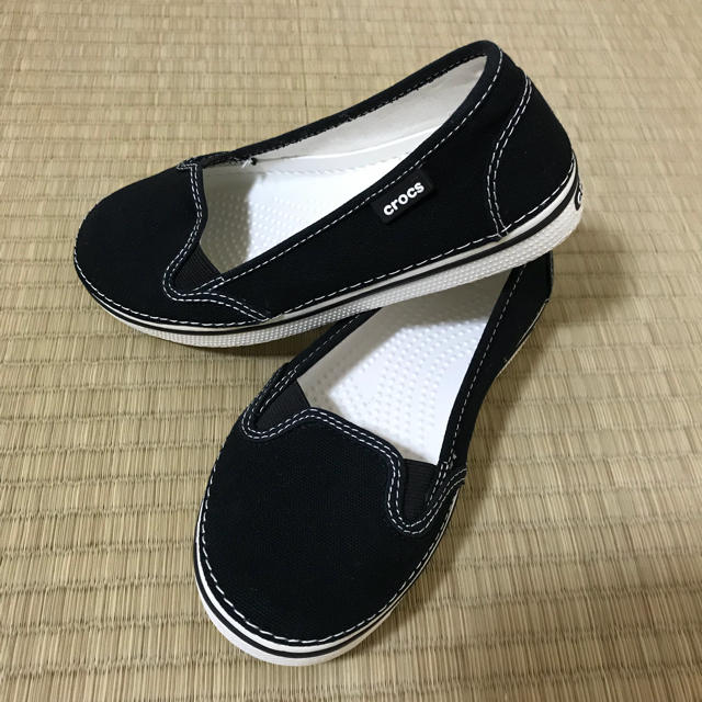 crocs(クロックス)の気まぐれ値下げ・美品♪ クロックス スリッポン 黒 21センチ レディースの靴/シューズ(スリッポン/モカシン)の商品写真