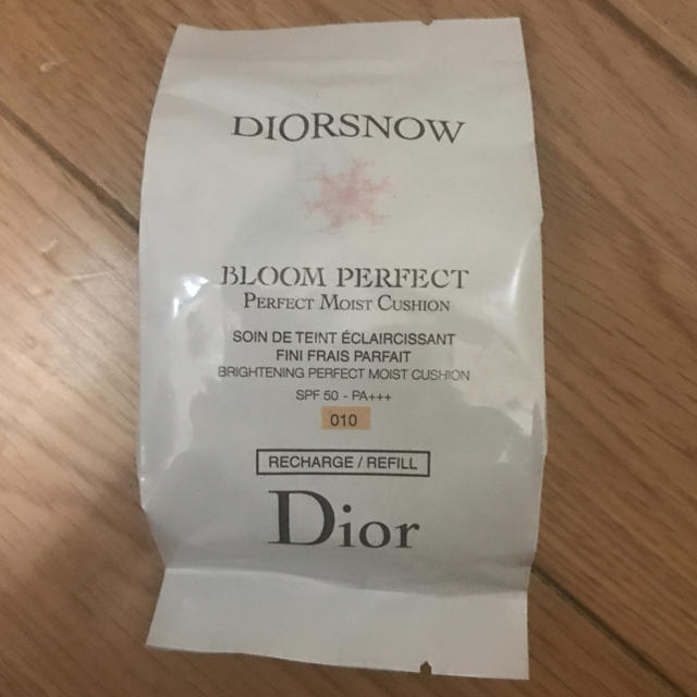 Christian Dior(クリスチャンディオール)のCD スノー ブルーム パーフェクト クッション SPF50  レフィル1個 コスメ/美容のベースメイク/化粧品(ファンデーション)の商品写真