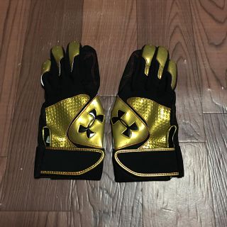 アンダーアーマー(UNDER ARMOUR)のアンダーアーマー バッティング手袋 MD ブラック ゴールド プロ野球選手支給(グローブ)