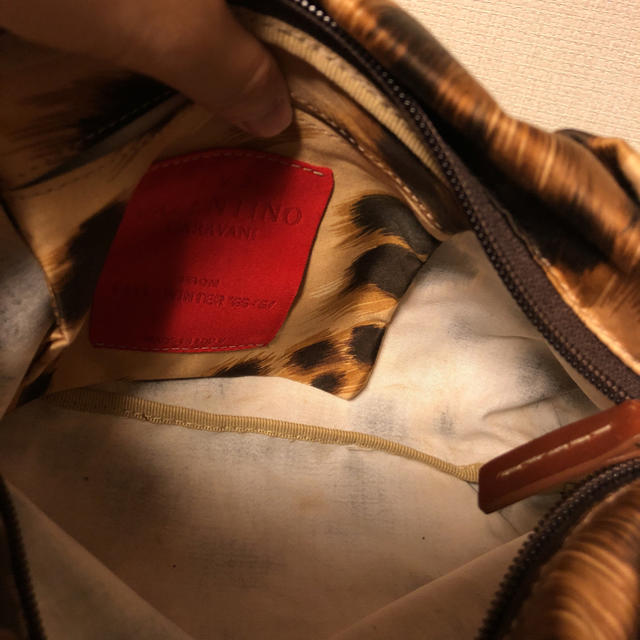 valentino garavani(ヴァレンティノガラヴァーニ)のヴァレンティノ ヒョウ柄 yumi様 レディースのバッグ(ハンドバッグ)の商品写真