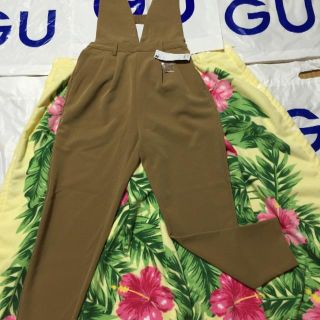 ジーユー(GU)の👖Sサイズ・新品タグ&替ボタン付👖GU 2wayサロペットパンツ👖(サロペット/オーバーオール)