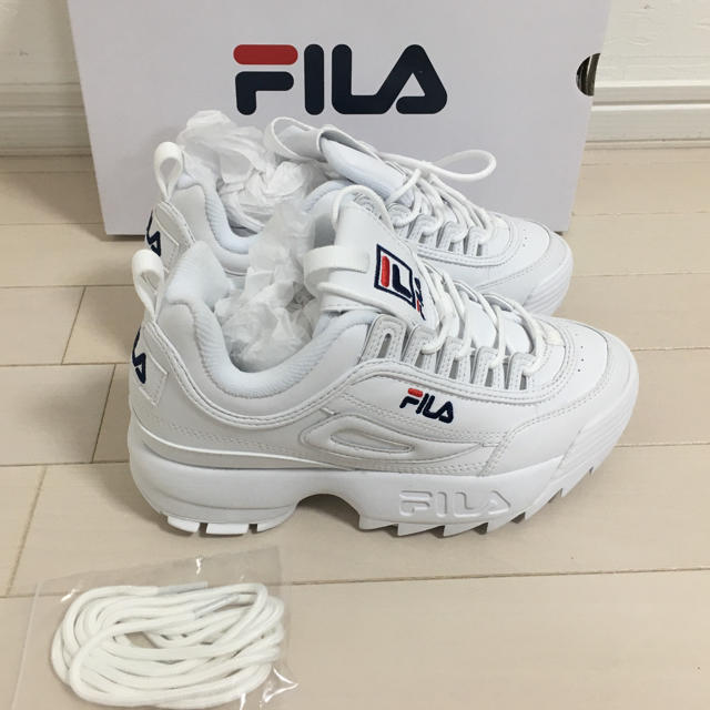 FILA(フィラ)の【新品未使用】22.5 FILA disruptor2 ホワイト スニーカー レディースの靴/シューズ(スニーカー)の商品写真