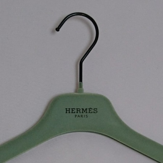 Hermes(エルメス)の未使用★HERMESハンガー★3本set インテリア/住まい/日用品の収納家具(押し入れ収納/ハンガー)の商品写真