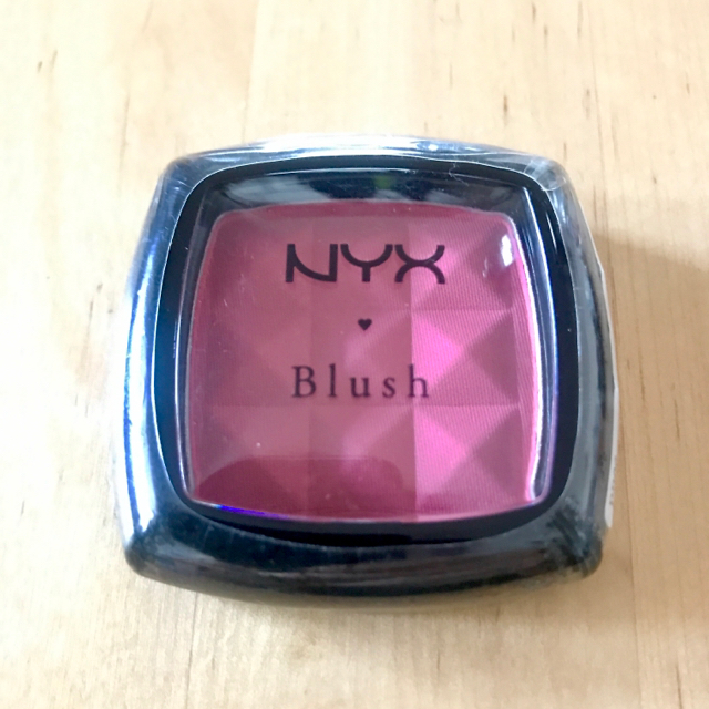 NYX(エヌワイエックス)の新品  NYX ピンク チーク  PB06 PEACH   コスメ/美容のベースメイク/化粧品(チーク)の商品写真