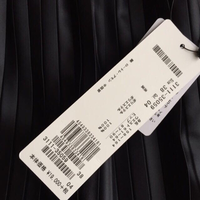 LAUTREAMONT(ロートレアモン)の今期新作完売レザーライクプリーツスカート レディースのスカート(ひざ丈スカート)の商品写真