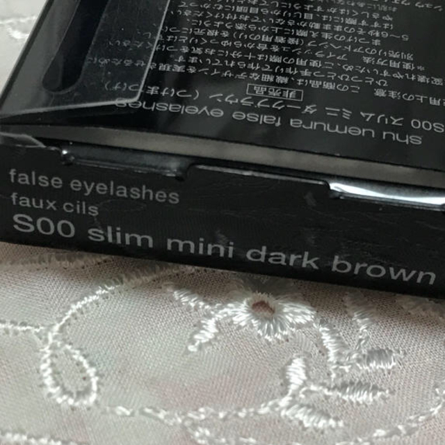 shu uemura(シュウウエムラ)の【アイラッシュ】シュウウエムラ  ダークブラウン  非売品 コスメ/美容のベースメイク/化粧品(つけまつげ)の商品写真