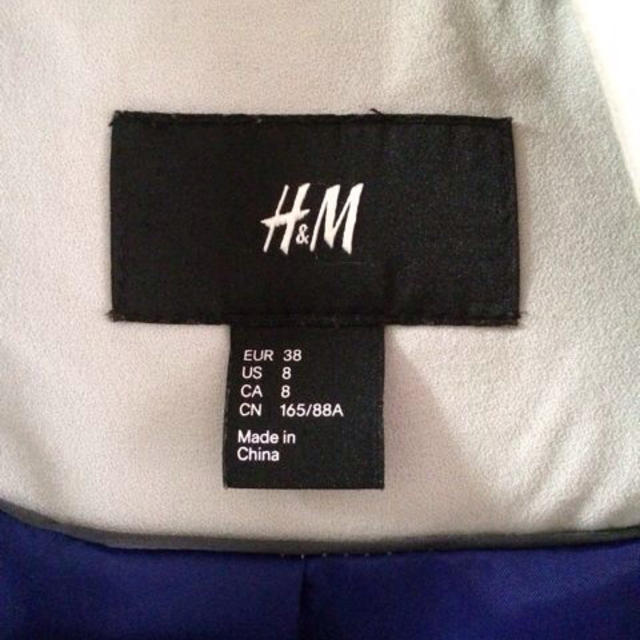 H&M(エイチアンドエム)のH&Mショート丈ジャケット グレー レディースのジャケット/アウター(テーラードジャケット)の商品写真