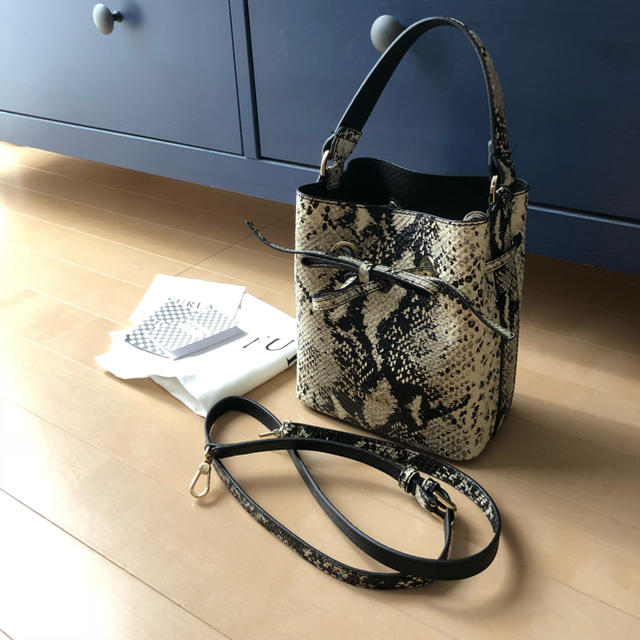 ショルダーバッグ新品⭐️FURLA／フルラ COSTANZA MINI BUCKET バック