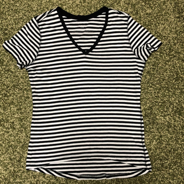 AZUL by moussy(アズールバイマウジー)のシンプルVネックボーダーTシャツ レディースのトップス(Tシャツ(半袖/袖なし))の商品写真