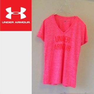 アンダーアーマー(UNDER ARMOUR)のアンダーアーマー/ロゴ入りVネックTシャツ/ピンク/SM(Tシャツ(半袖/袖なし))