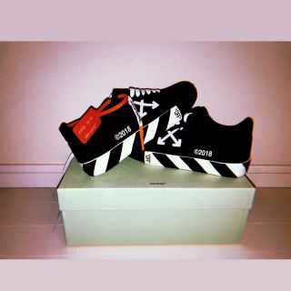 オフホワイト(OFF-WHITE)の【正規品】OFF-WHITE スニーカー 27㎝ ブラック VULC LOW 黒(スニーカー)