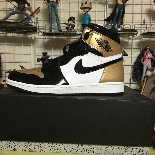 NIKE(ナイキ)のNike air jordan 1 gold toe ジョーダン1  メンズの靴/シューズ(スニーカー)の商品写真