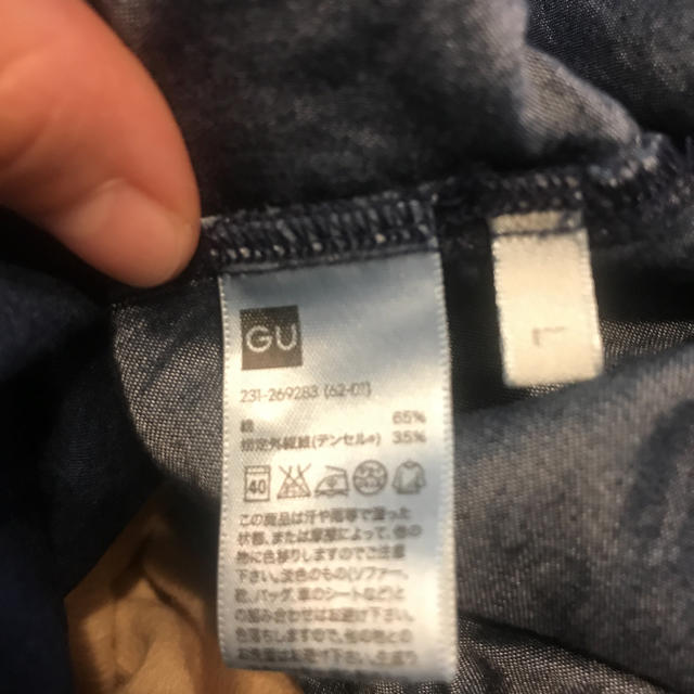 GU(ジーユー)のデニムラッフルブラウス レディースのトップス(シャツ/ブラウス(半袖/袖なし))の商品写真