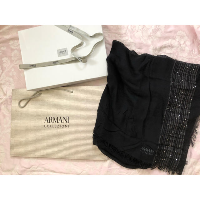 ARMANI COLLEZIONI(アルマーニ コレツィオーニ)のアルマーニコレクツィオーニ黒スパンコール付ストールARMANIブラック防寒日よけ レディースのファッション小物(ストール/パシュミナ)の商品写真