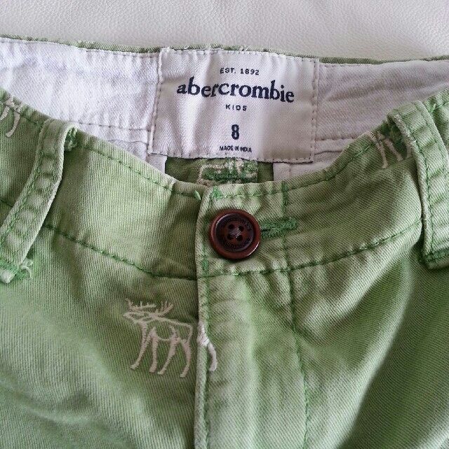 Abercrombie&Fitch(アバクロンビーアンドフィッチ)のabercrombie KIDS アバクロキッズ ムース柄 ハーフパンツ ８ キッズ/ベビー/マタニティのキッズ服男の子用(90cm~)(パンツ/スパッツ)の商品写真