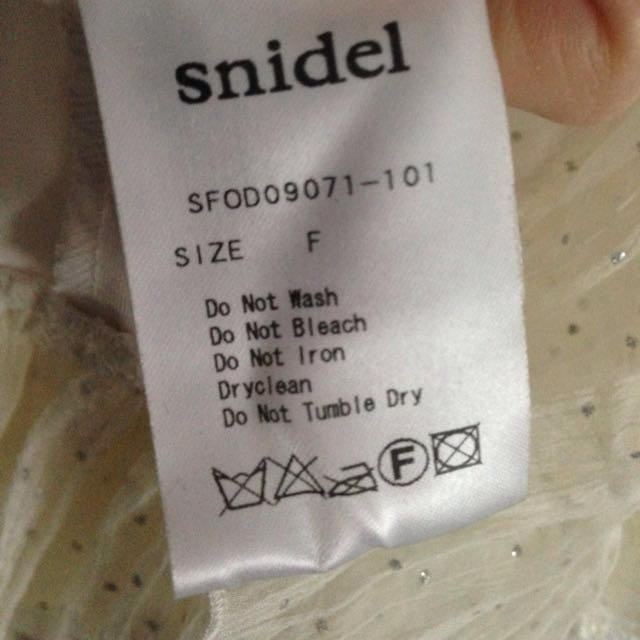 SNIDEL(スナイデル)のsnidel フリルドットワンピ 美品 レディースのワンピース(ミニワンピース)の商品写真