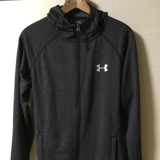 アンダーアーマー(UNDER ARMOUR)のパーカー(マウンテンパーカー)