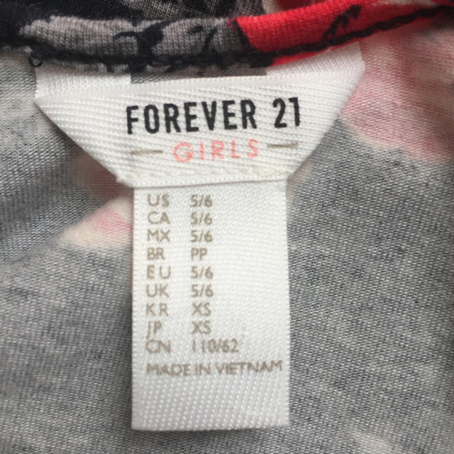 FOREVER 21(フォーエバートゥエンティーワン)のforever21 Tシャツ サイズ110 キッズ/ベビー/マタニティのキッズ服女の子用(90cm~)(Tシャツ/カットソー)の商品写真