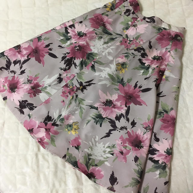 JUSGLITTY(ジャスグリッティー)の大花プリントフレアスカート レディースのスカート(ロングスカート)の商品写真