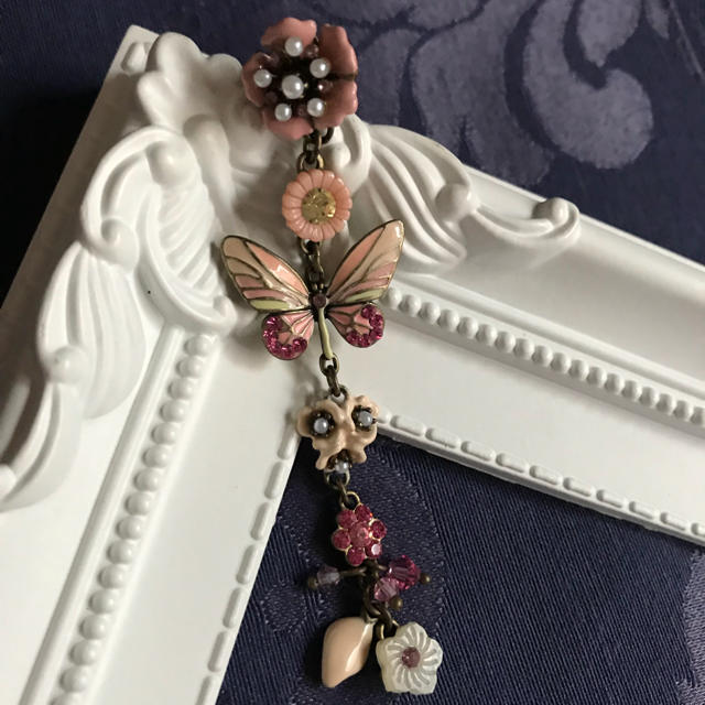 Les Nereides(レネレイド)の🎀可愛い🎀 レネレイド ピンク蝶々 ピアス レディースのアクセサリー(ピアス)の商品写真