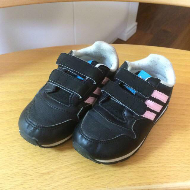 adidas(アディダス)のアディダス 12㎝スニーカー キッズ/ベビー/マタニティのキッズ靴/シューズ(15cm~)(その他)の商品写真