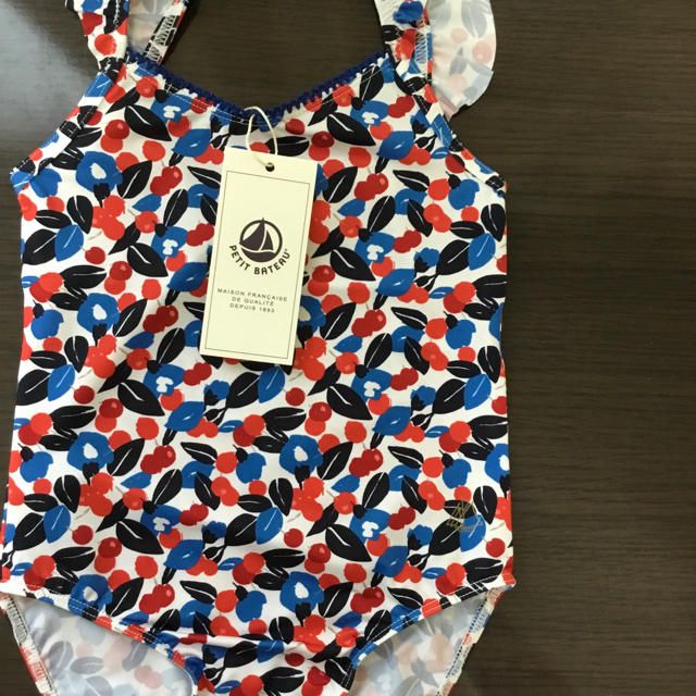 PETIT BATEAU(プチバトー)の【新品】プチバトー 24m プリントワンピース水着 キッズ/ベビー/マタニティのキッズ服女の子用(90cm~)(水着)の商品写真