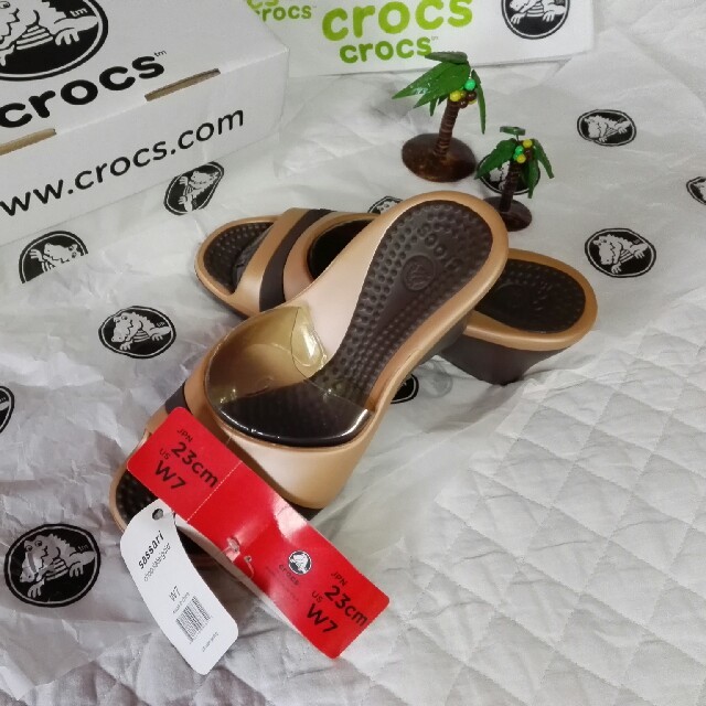 crocs(クロックス)のクロックス　ササリー　/ 新品!! 箱入り　ウェッジソール　サンダル レディースの靴/シューズ(サンダル)の商品写真