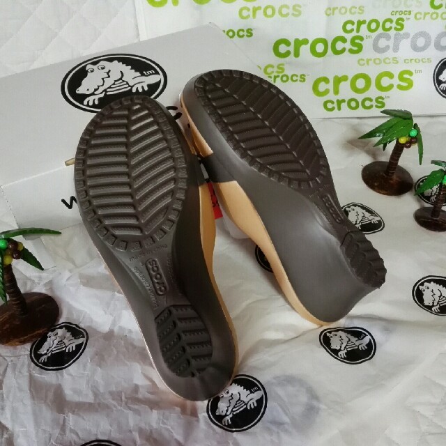 crocs(クロックス)のクロックス　ササリー　/ 新品!! 箱入り　ウェッジソール　サンダル レディースの靴/シューズ(サンダル)の商品写真