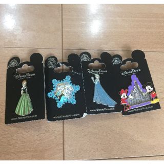 ディズニー(Disney)の未使用☆ディズニー ピンバッチ4点セット☆(バッジ/ピンバッジ)
