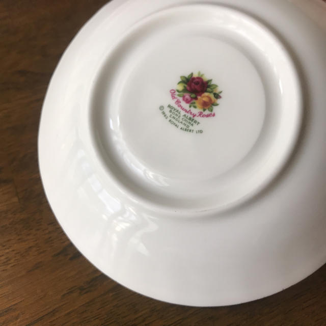 ROYAL ALBERT(ロイヤルアルバート)のロイヤルアルバート  カップ2客セット 最終お値下げ インテリア/住まい/日用品のキッチン/食器(グラス/カップ)の商品写真