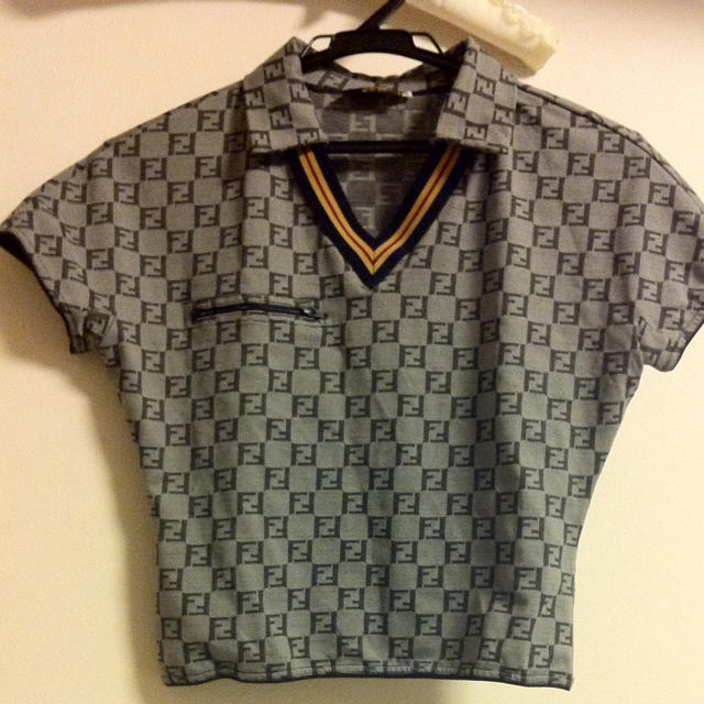 FENDI(フェンディ)のFENDIゴルフ向け半袖シャツ未使用SM レディースのトップス(シャツ/ブラウス(半袖/袖なし))の商品写真