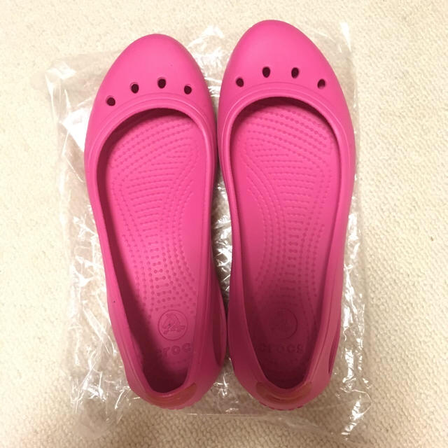 crocs(クロックス)のクロックス パンプス ピンク レディースの靴/シューズ(サンダル)の商品写真