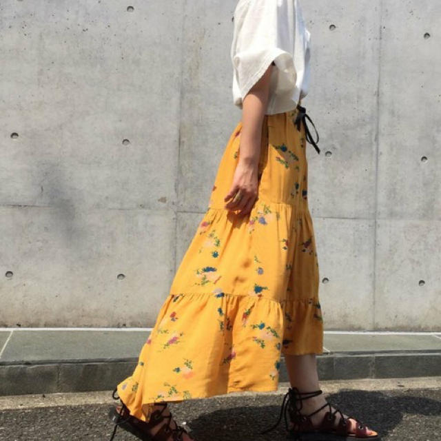 Kastane(カスタネ)のkastane 花柄ティアードスカート レディースのスカート(ロングスカート)の商品写真