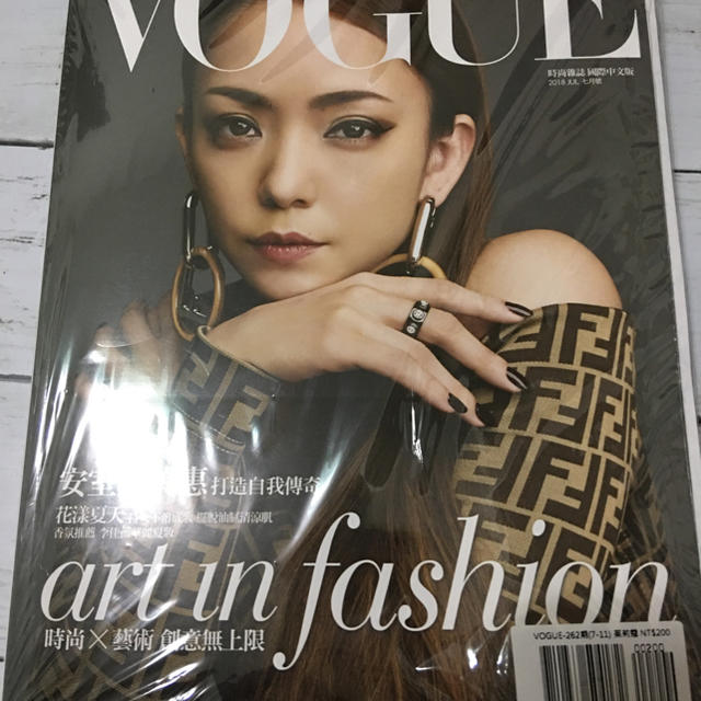 TAIWAN　台湾　2018年7月号　新品　ヴォーグ　ファッション　安室奈美恵　VOGUE