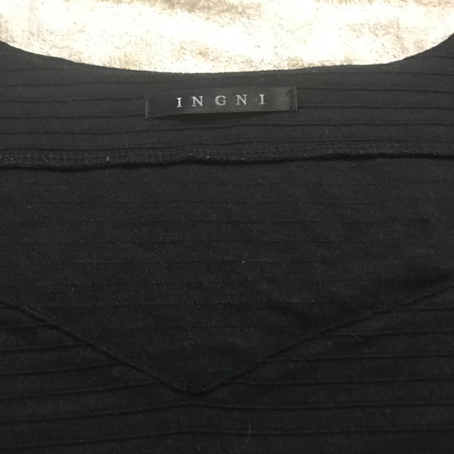 INGNI(イング)のINGNI ブラックＴシャツ レディースのトップス(Tシャツ(半袖/袖なし))の商品写真