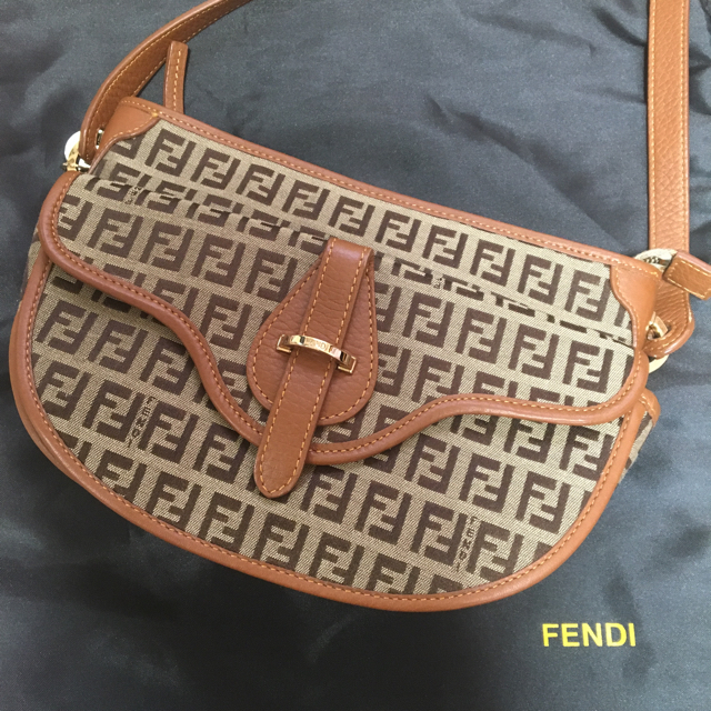 【美品】FENDI ショルダーバッグ