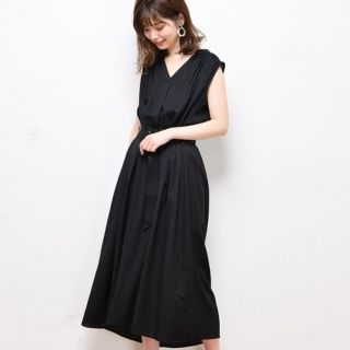 ナチュラルクチュール(natural couture)の大人気完売品★美品★たっぷりギャザーロングシャツワンピース★ブラック(ロングワンピース/マキシワンピース)